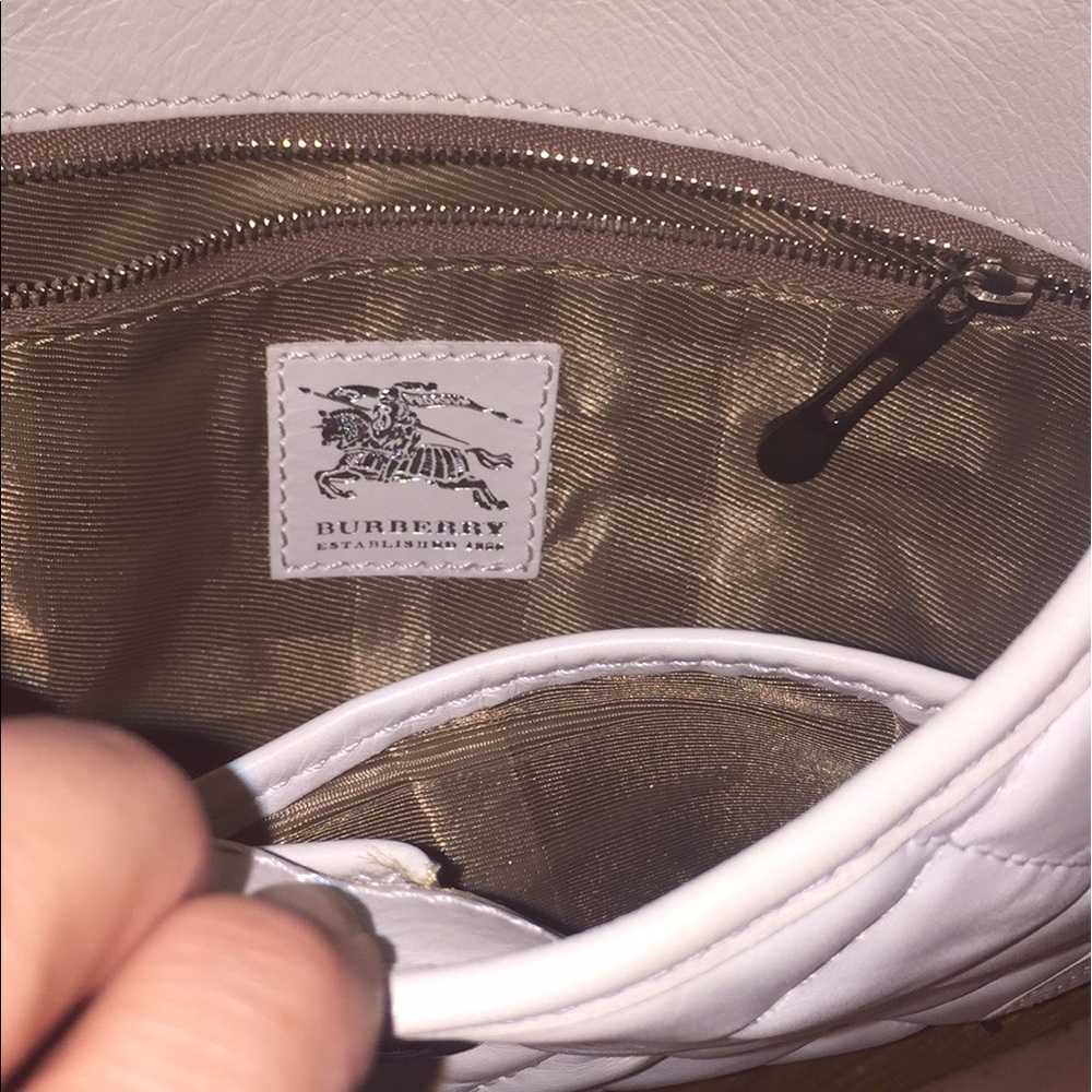 RARE! White BURBERRY quilted leather LUXE shoulder bag with lock & key & dustbag - Picture 6 of 10
